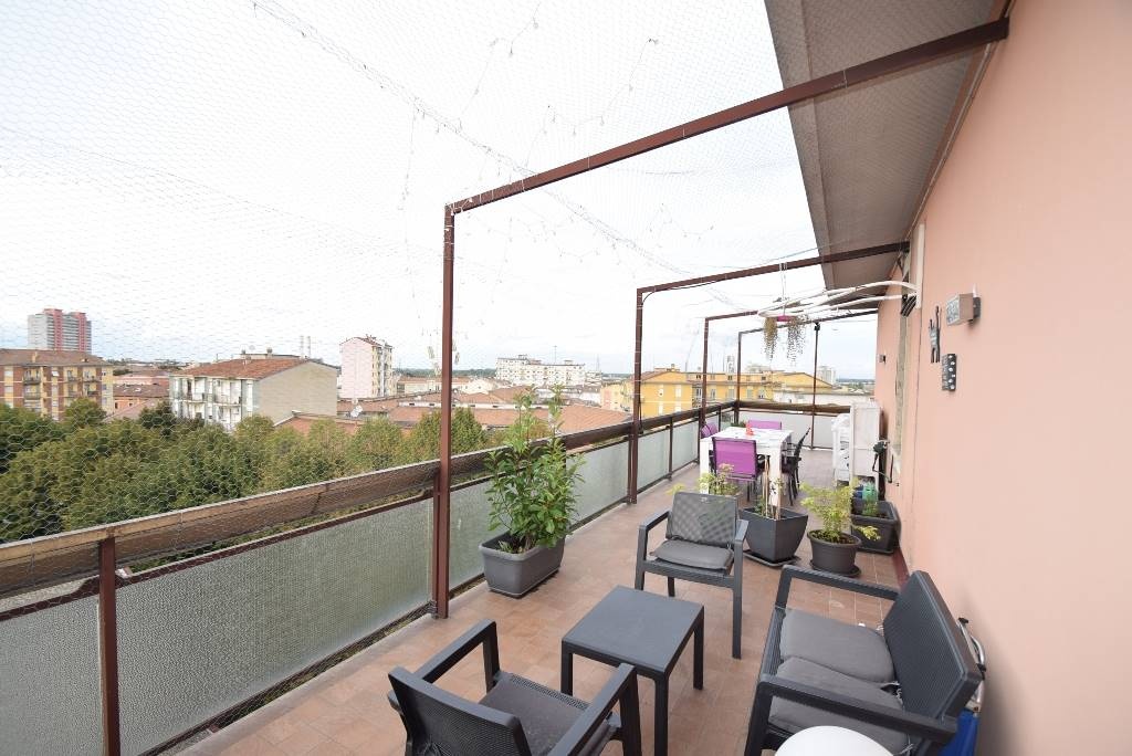 Attico a Piacenza, 3 locali, 2 bagni, 110 m², 6° piano, terrazzo