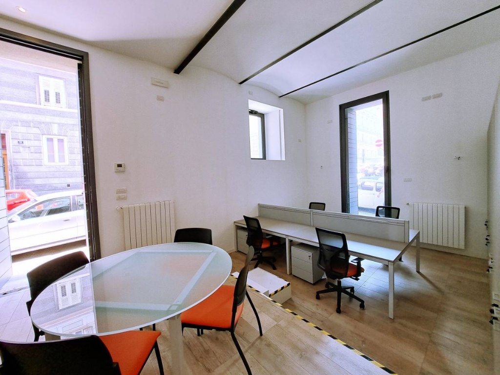 Loft a Trieste, 1 locale, 1 bagno, arredato, 72 m² in vendita