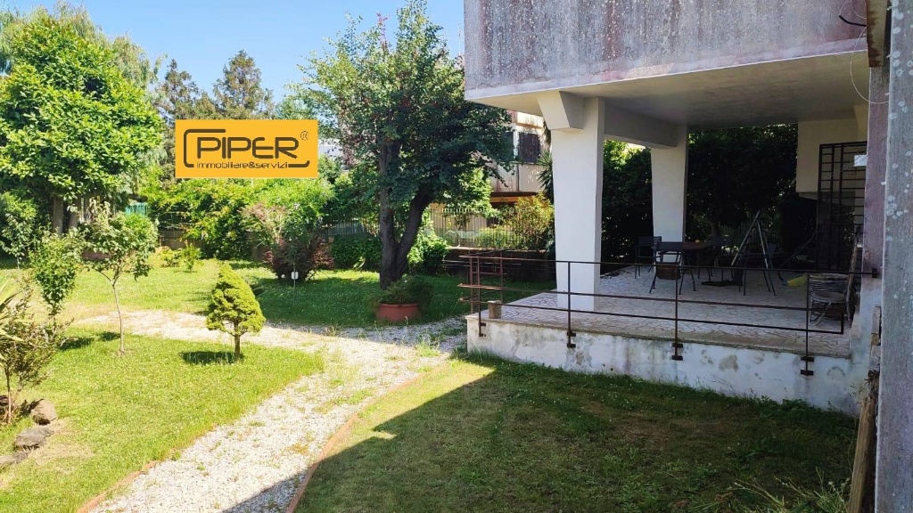 Villa in Via monterusciello, Pozzuoli, 10 locali, 310 m² in vendita