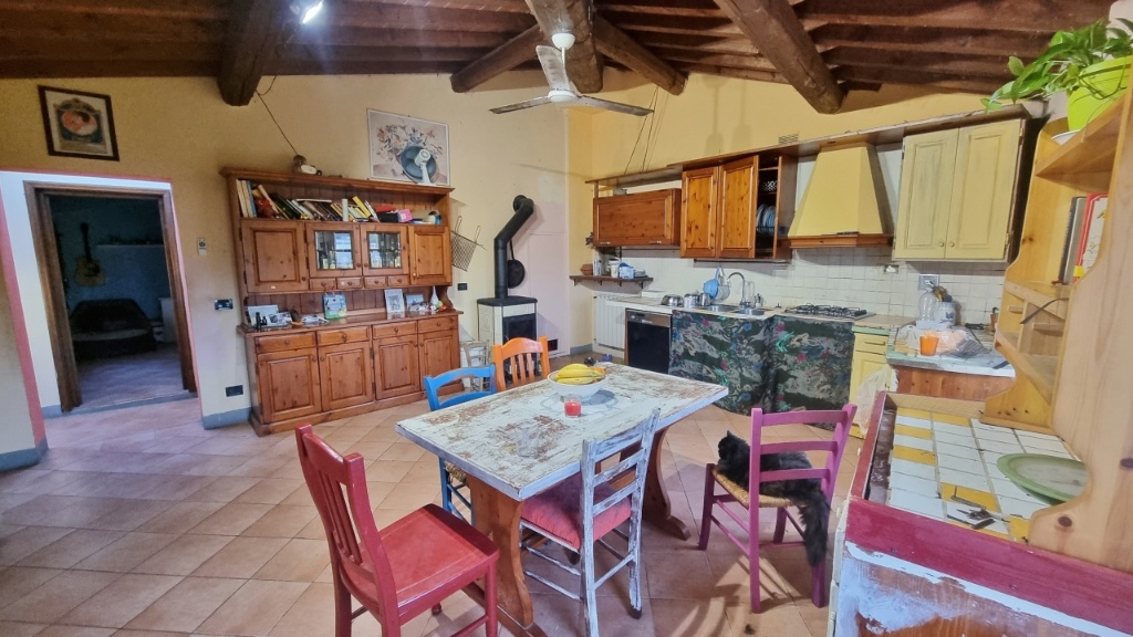 Casa indipendente a Scarperia e San Piero, 6 locali, 2 bagni, 180 m²