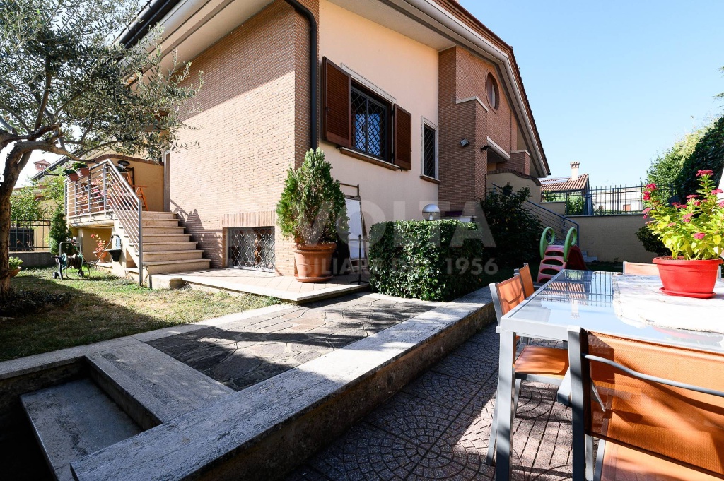 Villa in Via Della Riserva Nuova, Roma, 5 locali, 3 bagni, posto auto