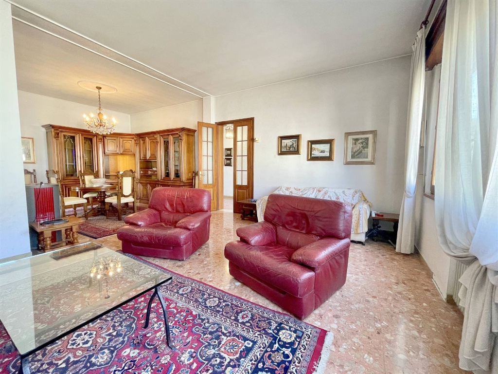 Casa indipendente a Borgo Virgilio, 8 locali, 2 bagni, 200 m²