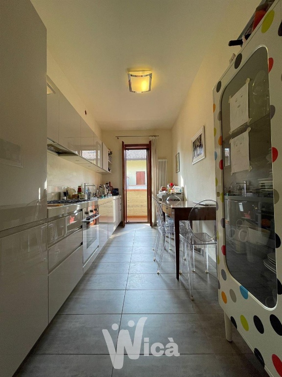 Appartamento a Cesena, 5 locali, 4 bagni, con box, 150 m² in vendita