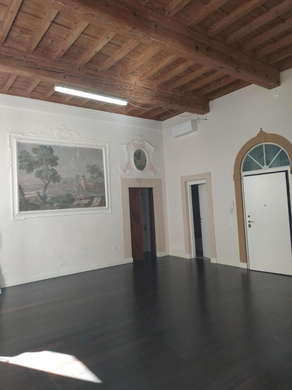 Monolocale a Empoli, 1 bagno, 55 m², 1° piano, stato ristrutturato