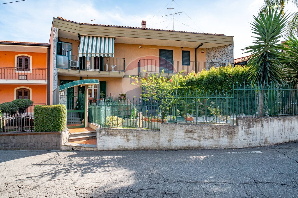 Villa a schiera in Via Timone Zaccanazzo, Acireale, 5 locali, 3 bagni