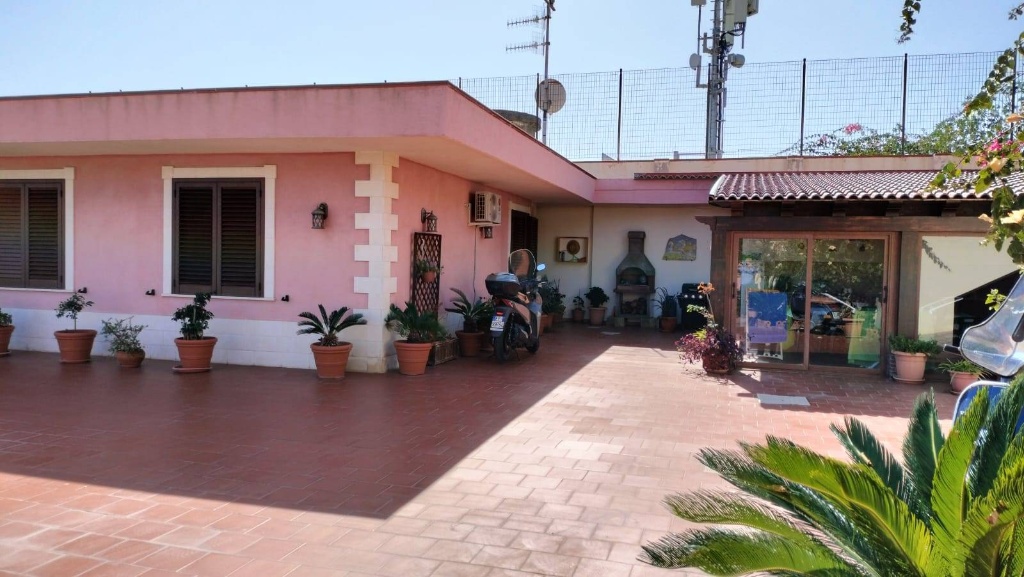 Villa in STRDA PANORAMICA DELLO STRETTO, Messina, 8 locali, 4 bagni