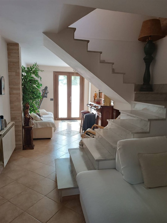 Casa semindipendente a Licciana Nardi, 6 locali, 3 bagni, 170 m²
