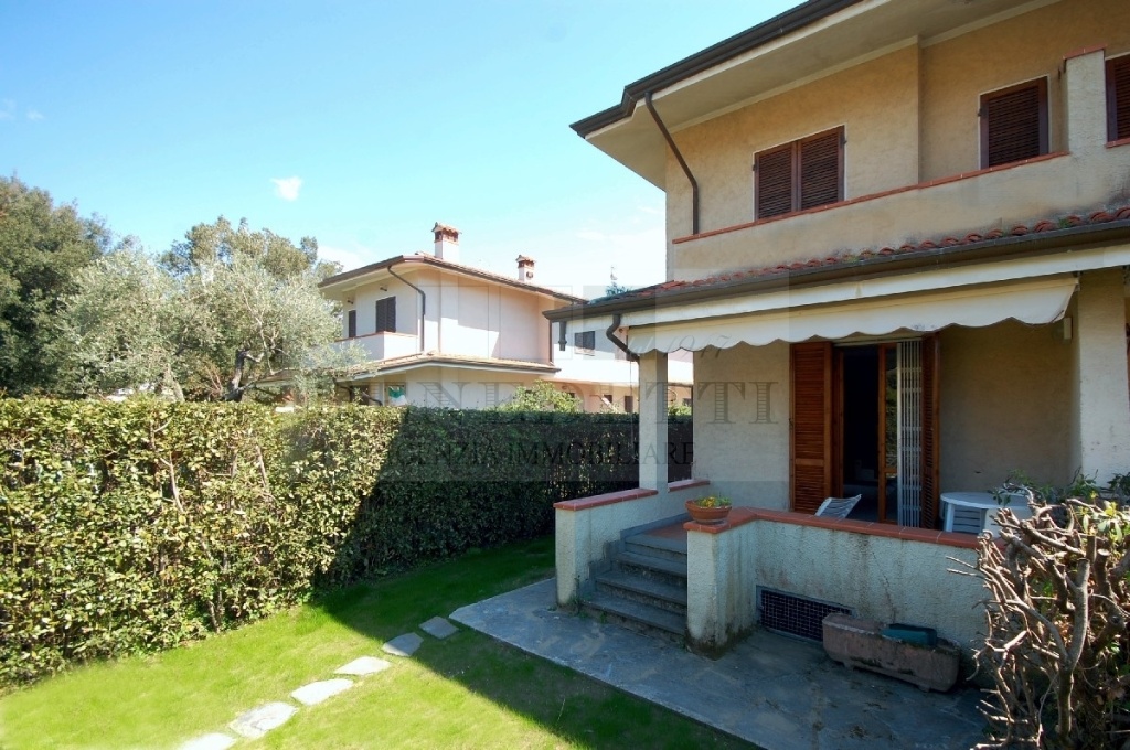 Casa semindipendente in Via Carlo Pisacane 40, Pietrasanta, 7 locali
