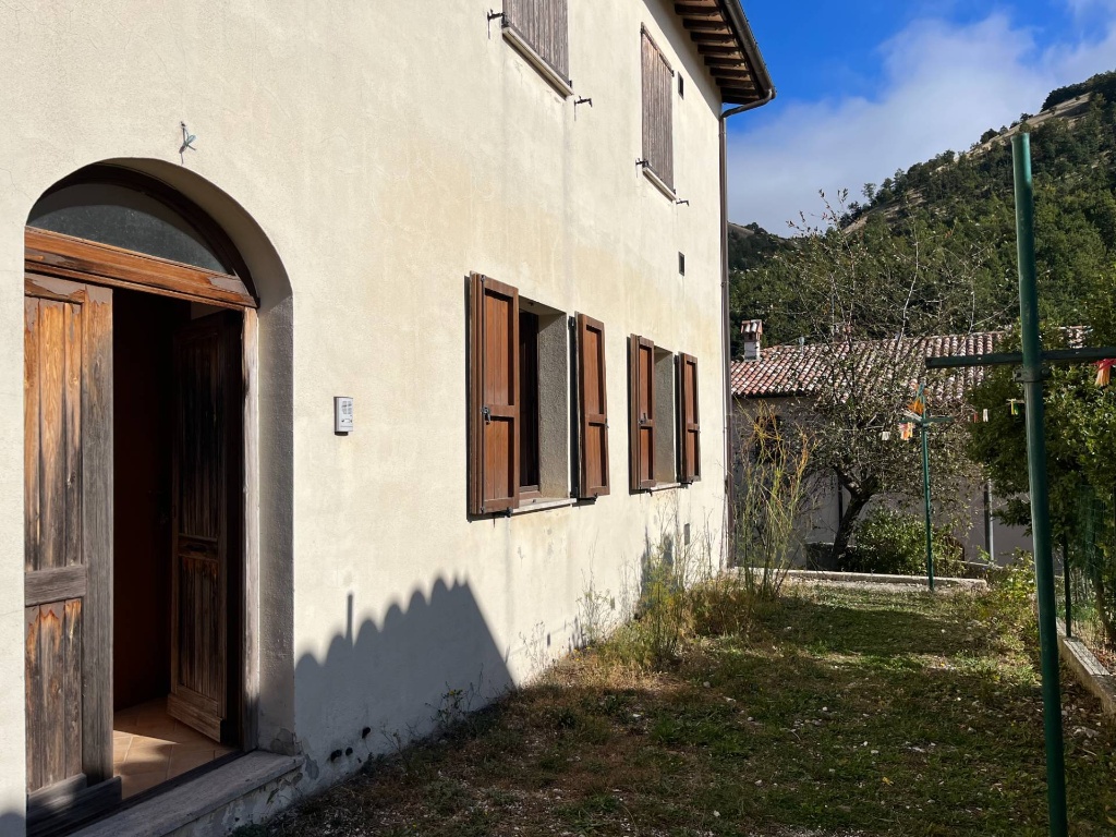 Quadrilocale in Collecurti, Serravalle di Chienti, 1 bagno, 100 m²