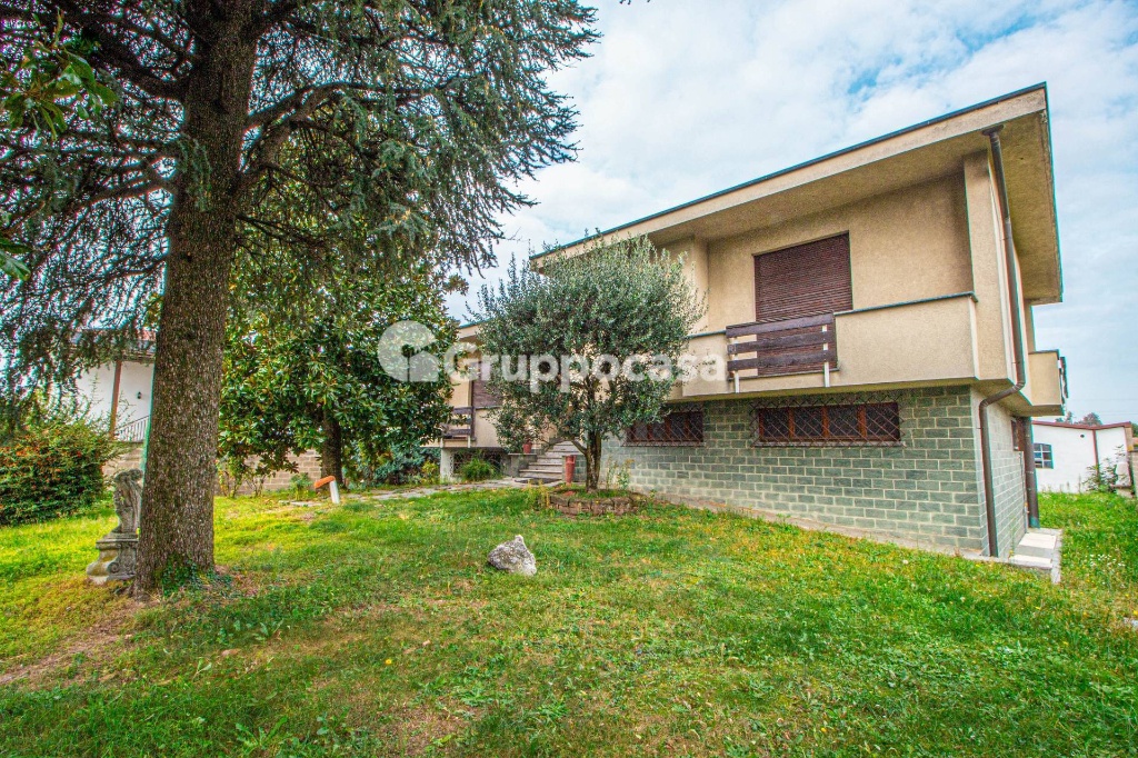 Villa in Via don minzoni, Busto Garolfo, 8 locali, 4 bagni, con box