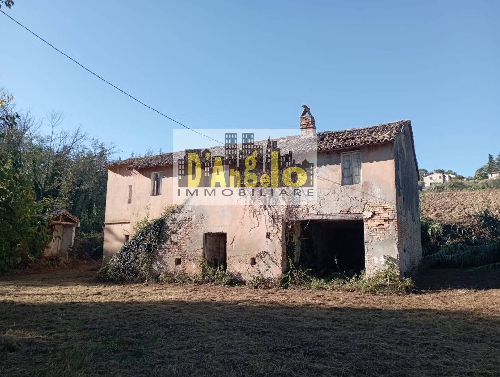 Casa indipendente in Contrada valentino, Castel di Lama, 6 locali