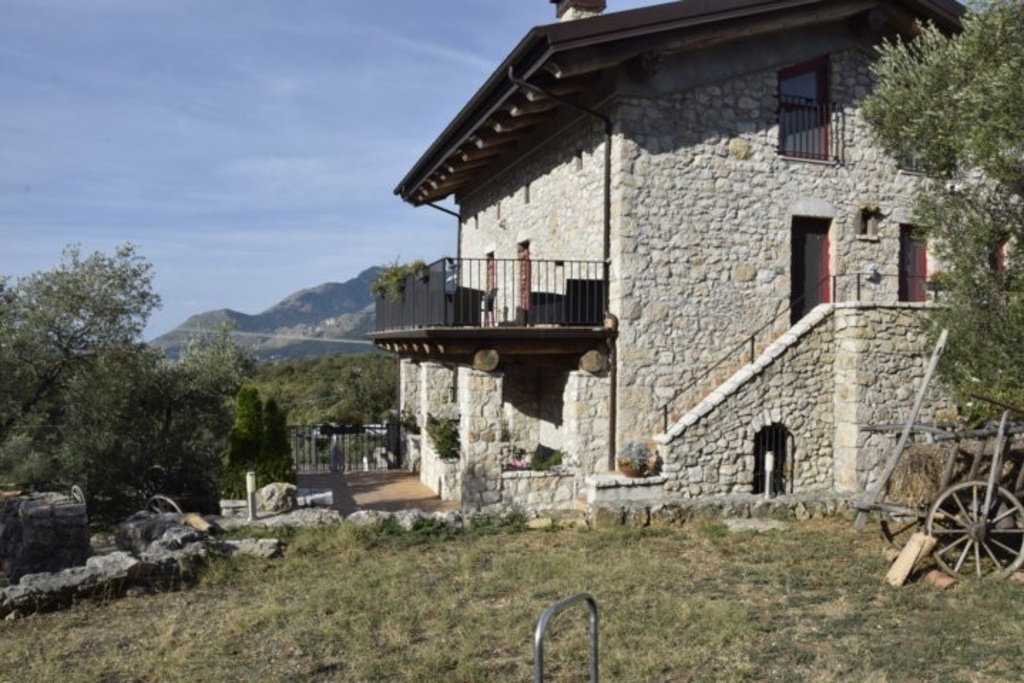 Villa ad Ausonia, 10 locali, 2 bagni, giardino privato, 430 m²