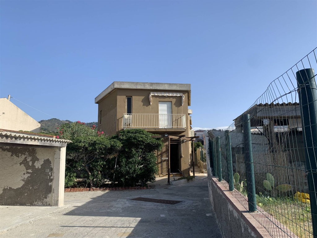 Casa indipendente a Messina, 3 locali, 2 bagni, 90 m² in vendita