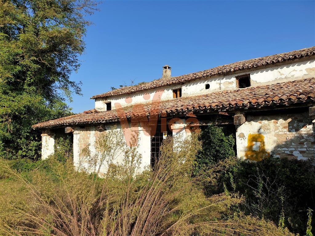 Casa indipendente a Cesena, 6 locali, 279 m² in vendita