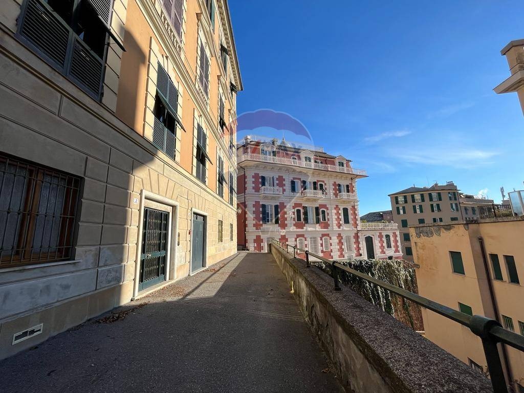 Appartamento in Via Della Crocetta, Genova, 7 locali, 2 bagni, 114 m²