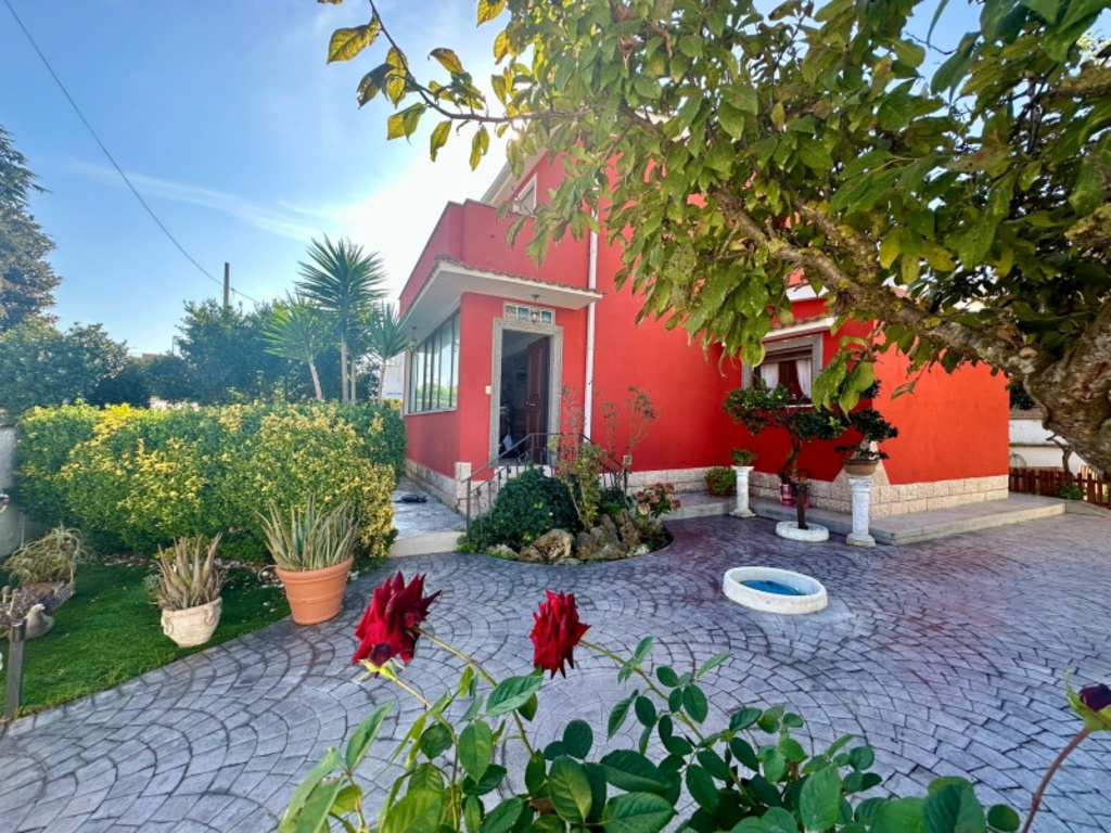 Villa in Via A. Momigliano, Anzio, 1 bagno, posto auto, 114 m²