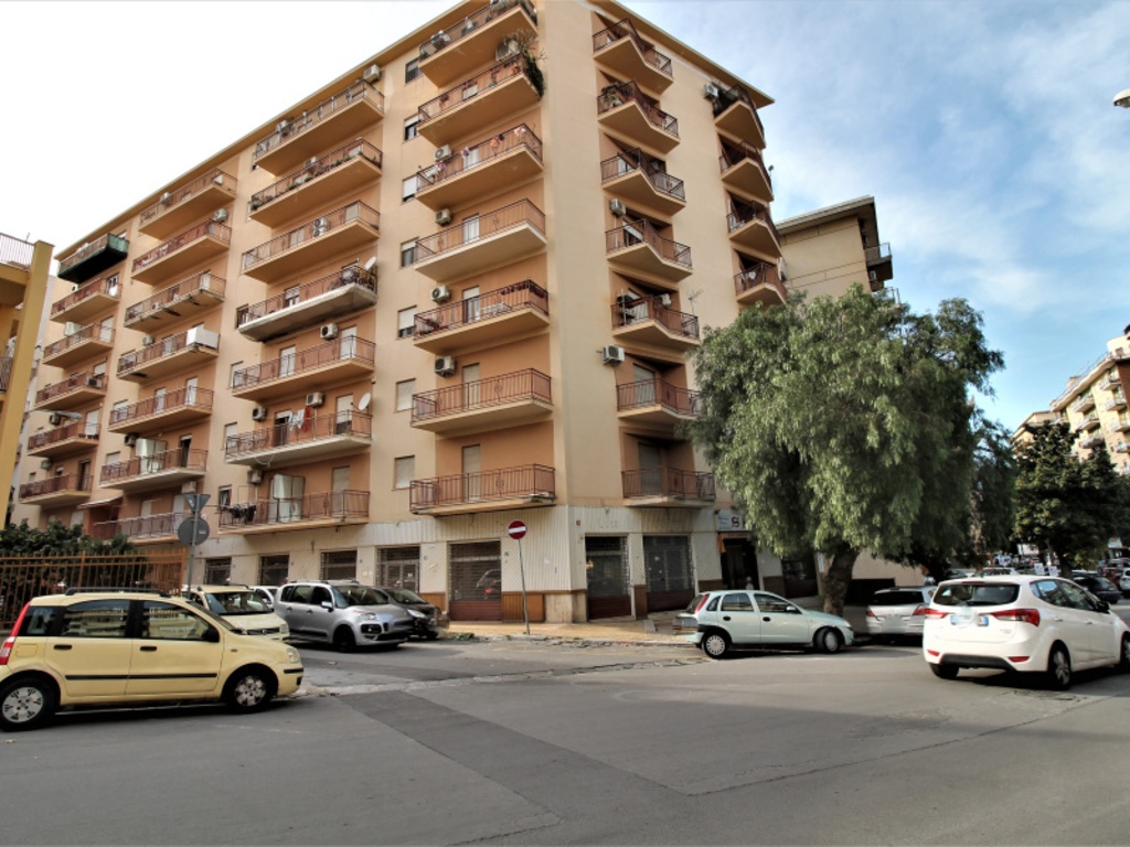 Appartamento in Via Nicolò Tommaseo, Bagheria, 2 bagni, 180 m²