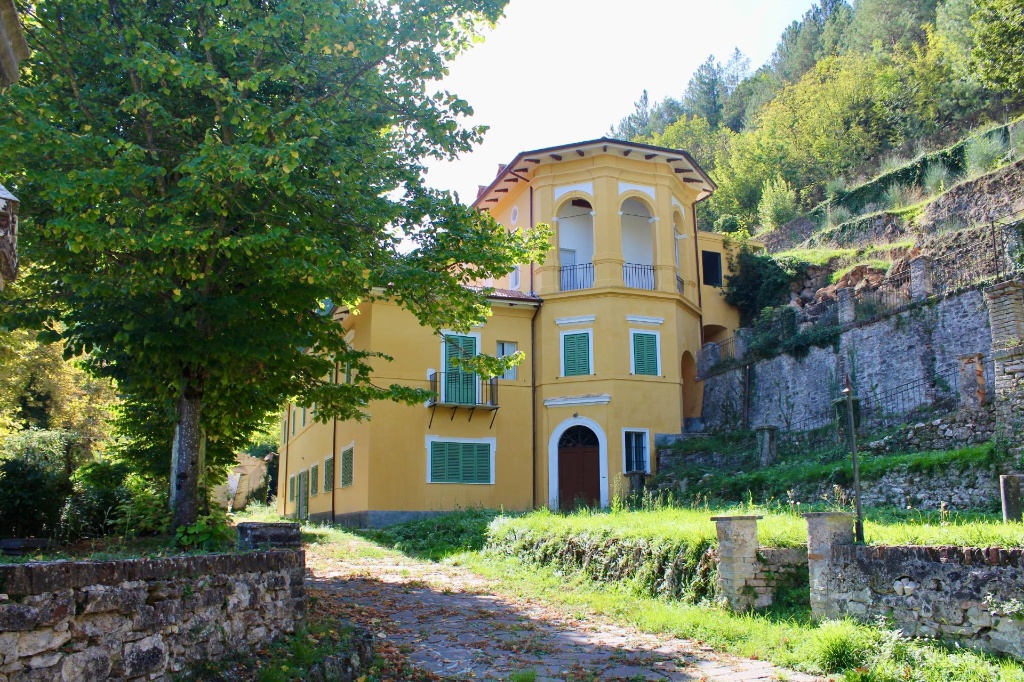 Villa singola in Località Stravignano, Nocera Umbra, 15 locali, 750 m²