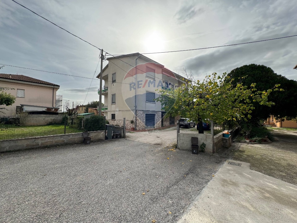Casa semindipendente in Via Sacco e Vanzetti, Foligno, 4 locali