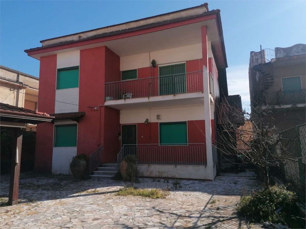 Villa in Viale Fanzago, Castel Volturno, 4 locali, 1 bagno, 150 m²