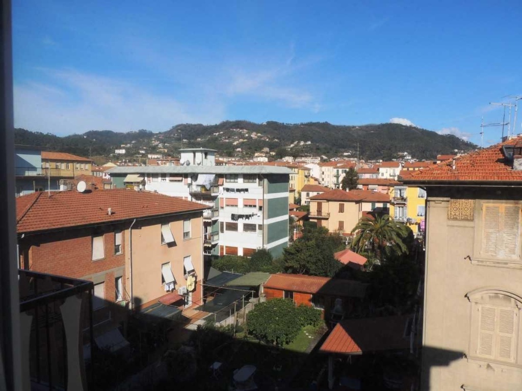 Appartamento a La Spezia, 5 locali, 1 bagno, 95 m², 3° piano