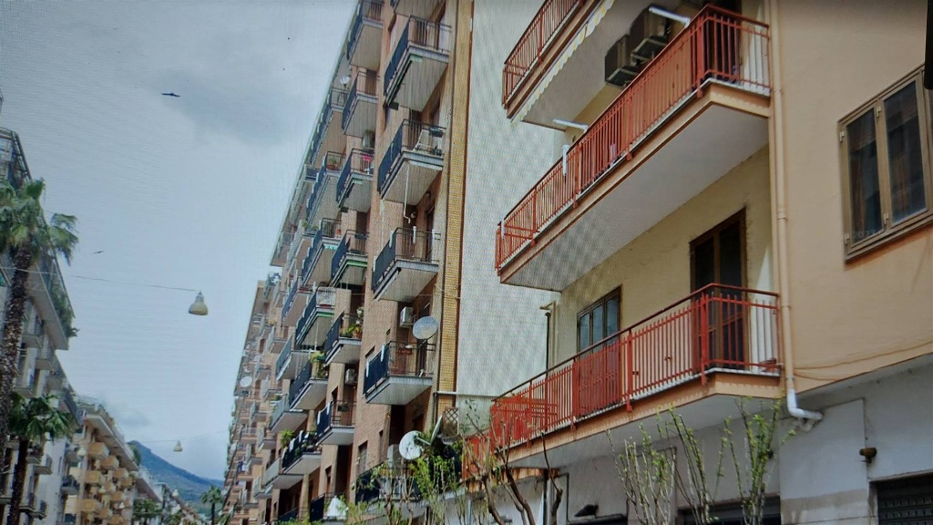 Appartamento in Via luigi guercio, Salerno, 8 locali, 2 bagni, 220 m²