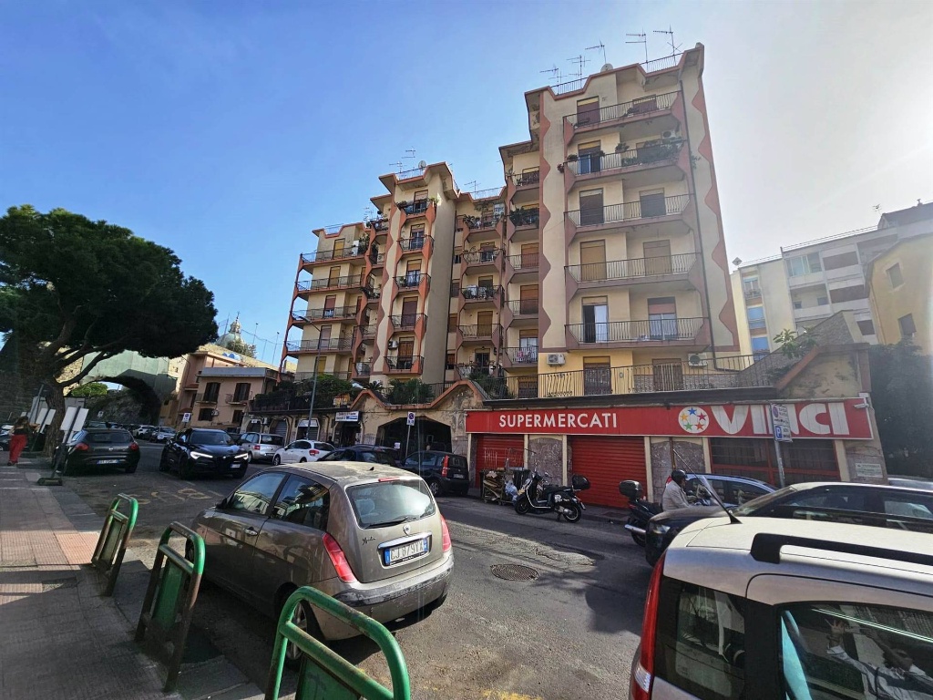 Quadrilocale in Viale Principe Umberto 97, Messina, 2 bagni, 153 m²