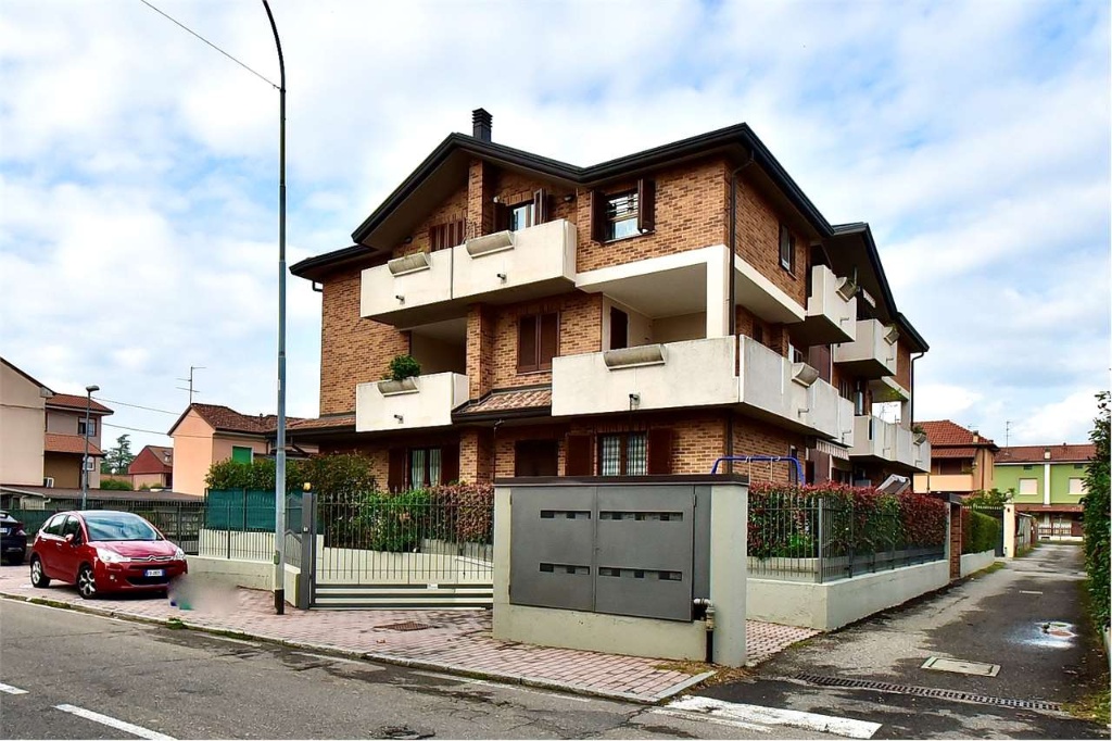 Trilocale in Via Seregno 1, Seveso, 1 bagno, garage, 70 m² in vendita