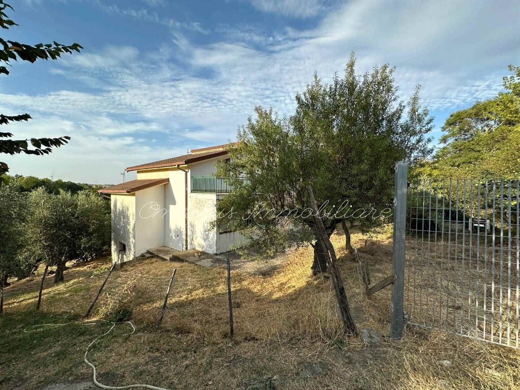 Trilocale in CONTRADA, Orsara di Puglia, 1 bagno, 205 m² in vendita
