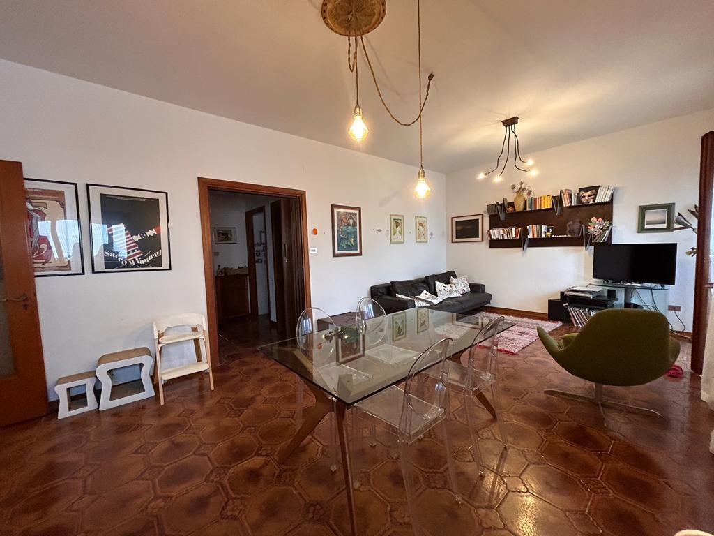 Appartamento a Francavilla al Mare, 8 locali, 2 bagni, garage, 143 m²