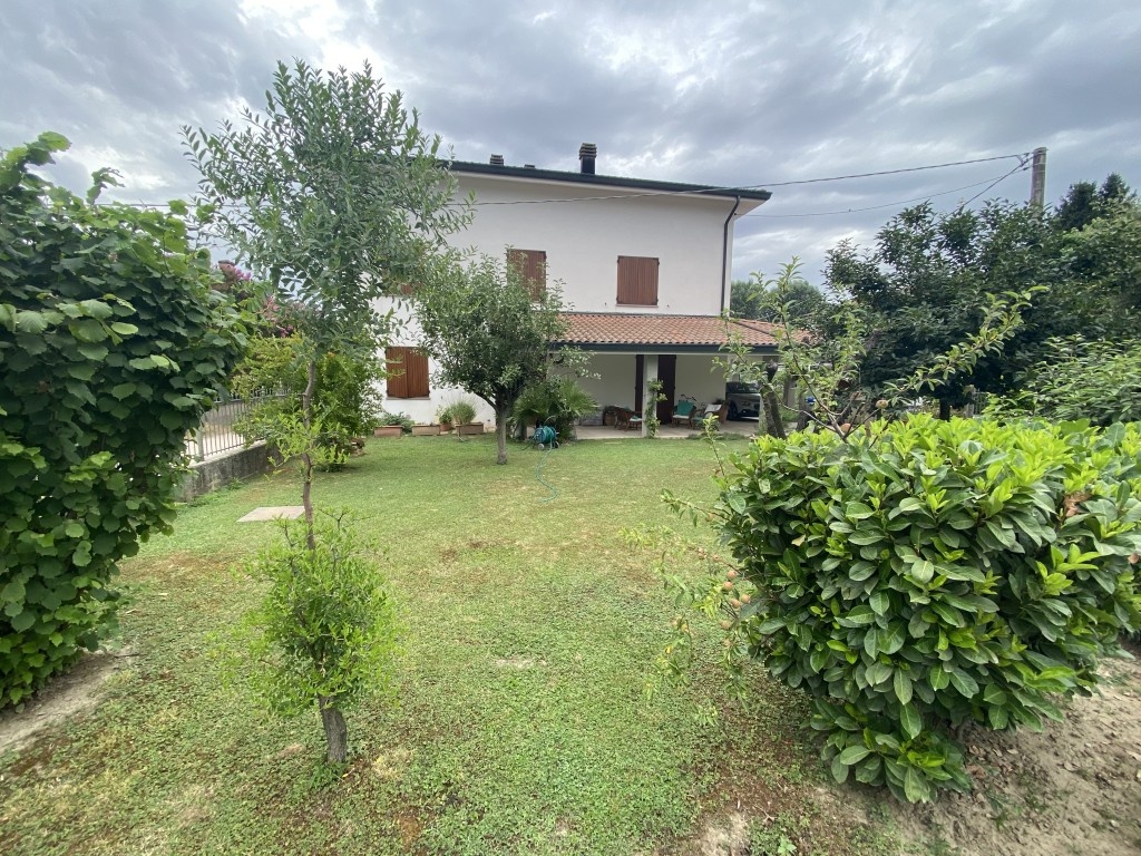 Casa semindipendente in Via Malcantone, San Possidonio, 8 locali