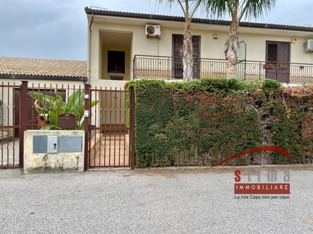 Villa a schiera in Traversa Sinerchia, Siracusa, 5 locali, 2 bagni