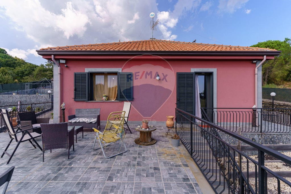 Villa in Via San Nicola, Nicolosi, 4 locali, 2 bagni, giardino privato