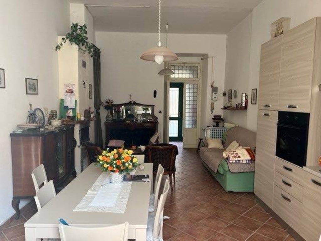 Trilocale in Via Monte Rai, Canzo, 1 bagno, giardino in comune, 75 m²