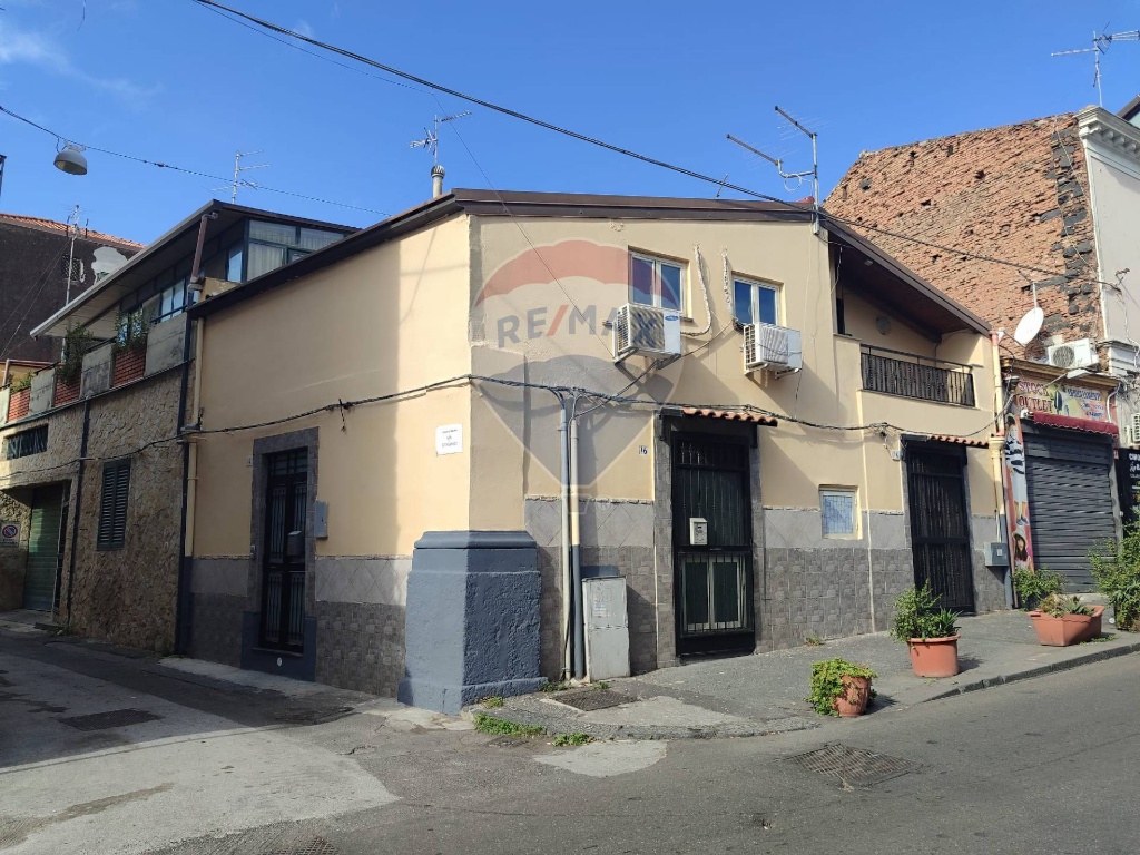 Casa indipendente in Via Cantone, Catania, 4 locali, 2 bagni, 123 m²
