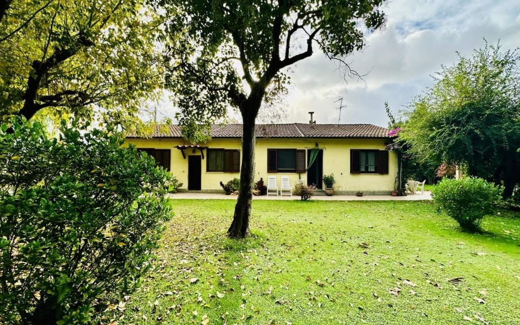 casa indipendente in vendita a Pietrasanta in zona Marina di Pietrasanta