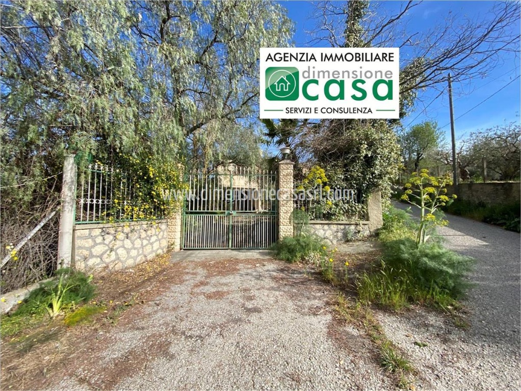 Villa a schiera in Contrada Gaddira SN, Caltanissetta, 6 locali