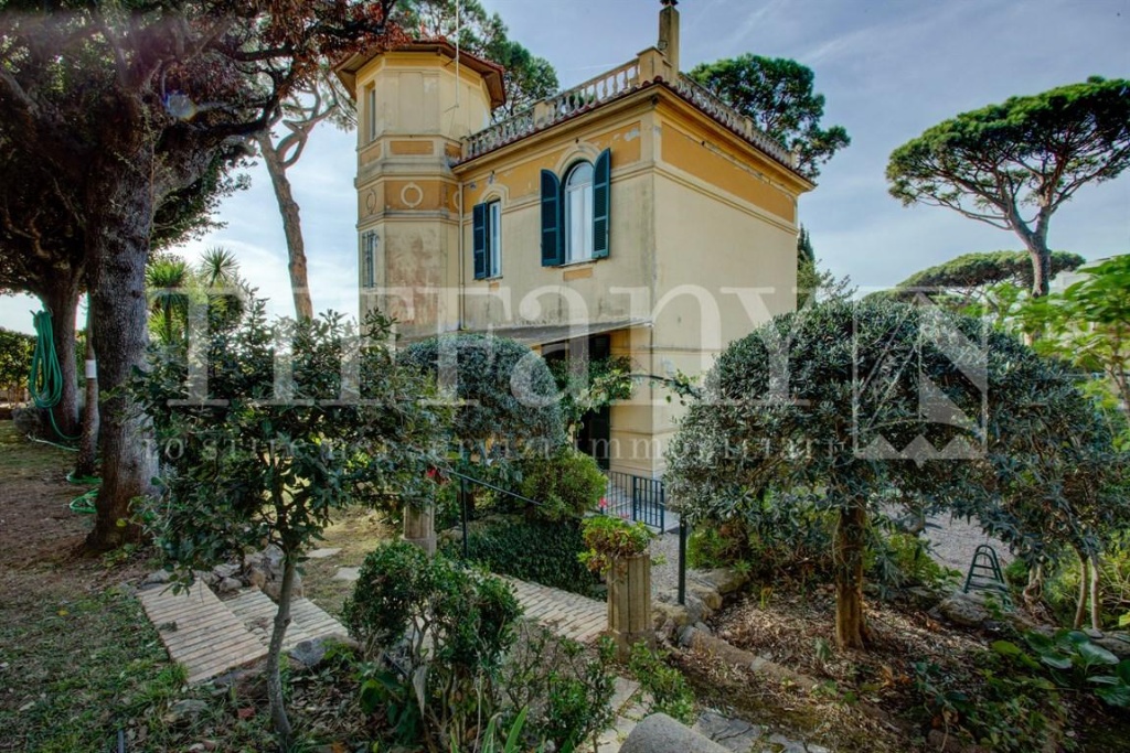 Villa in Via del Cavalcavia, Anzio, 4 bagni, con box, 250 m², terrazzo