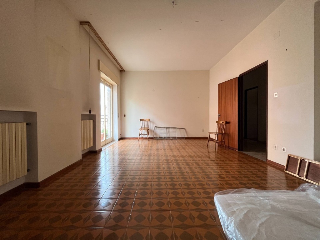 Appartamento in Via Vincenzo Catalani, Catanzaro, 5 locali, 2 bagni