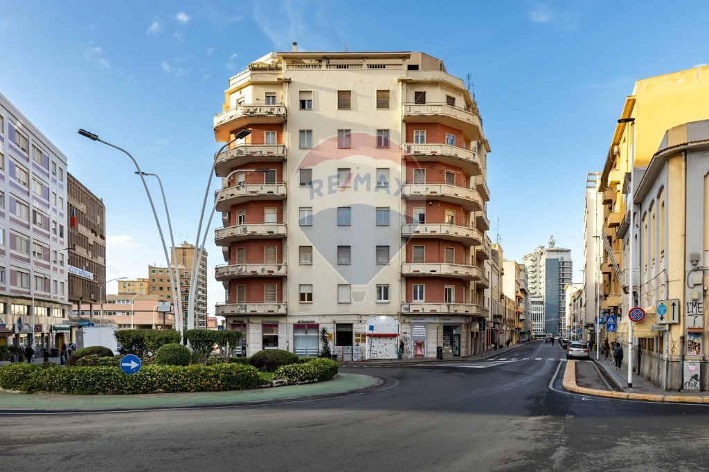 Appartamento in Via Sonnino, Cagliari, 8 locali, 2 bagni, 326 m²