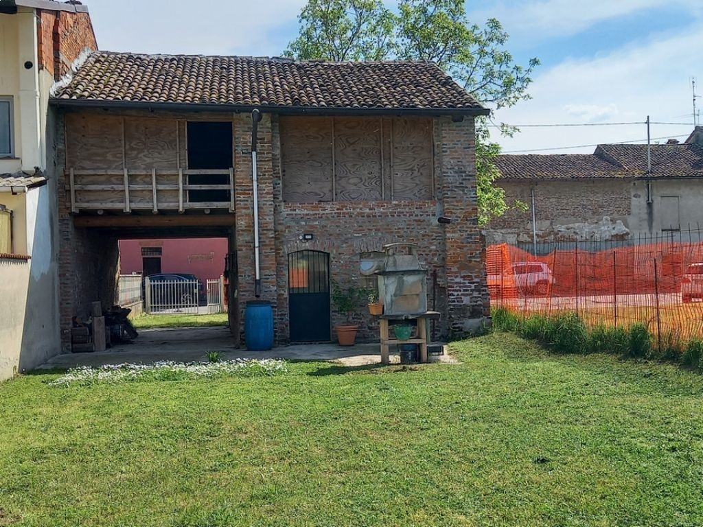 Rustico a Chignolo Po, 2 locali, 70 m², multilivello in vendita