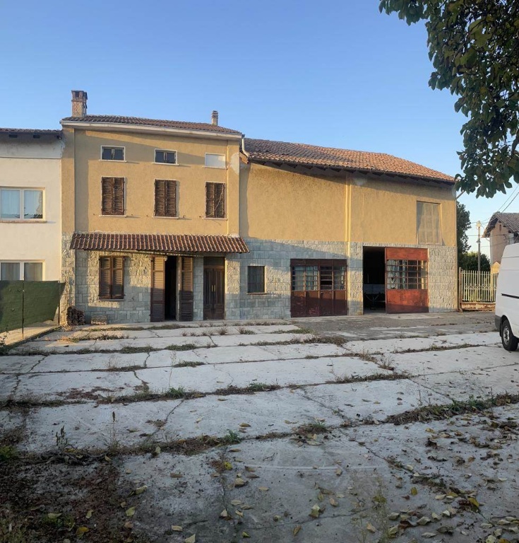 Casa semindipendente a Isola Sant'Antonio, 10 locali, 1 bagno, 250 m²