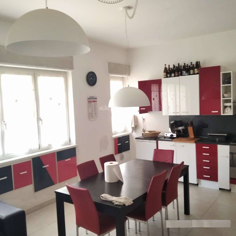 Appartamento in VIA ROVERETO, Ascoli Piceno, 6 locali, 3 bagni, 150 m²