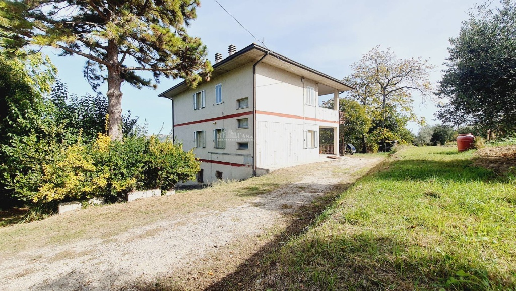 Casa indipendente in Via roma, Castel di Lama, 8 locali, 3 bagni