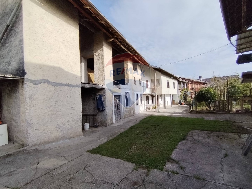 Casa indipendente in Farra, Borgo Valbelluna, 9 locali, 1 bagno