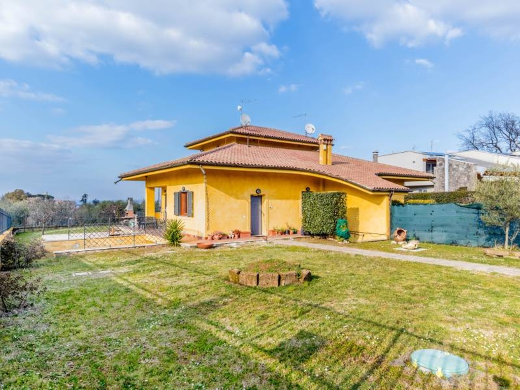Villa in Via Di Colle Pizzuto, Frascati, 5 locali, 3 bagni, posto auto