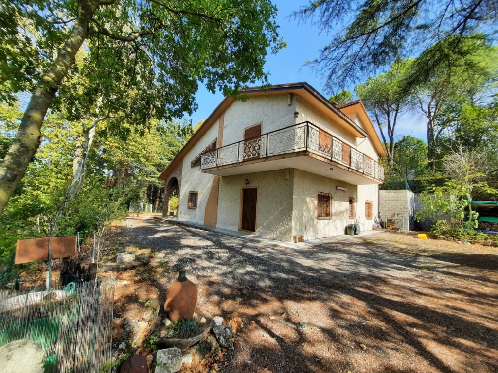 Villa singola a Rivergaro, 9 locali, 3 bagni, posto auto, 288 m²