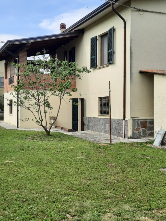 Villa singola a Rivergaro, 8 locali, 2 bagni, posto auto, 200 m²