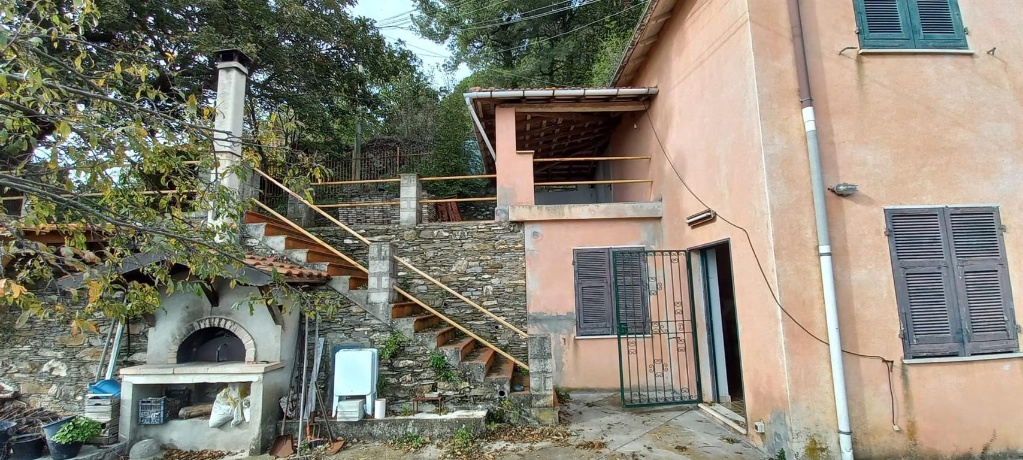 Casa indipendente ad Alassio, 4 locali, 2 bagni, 100 m², multilivello