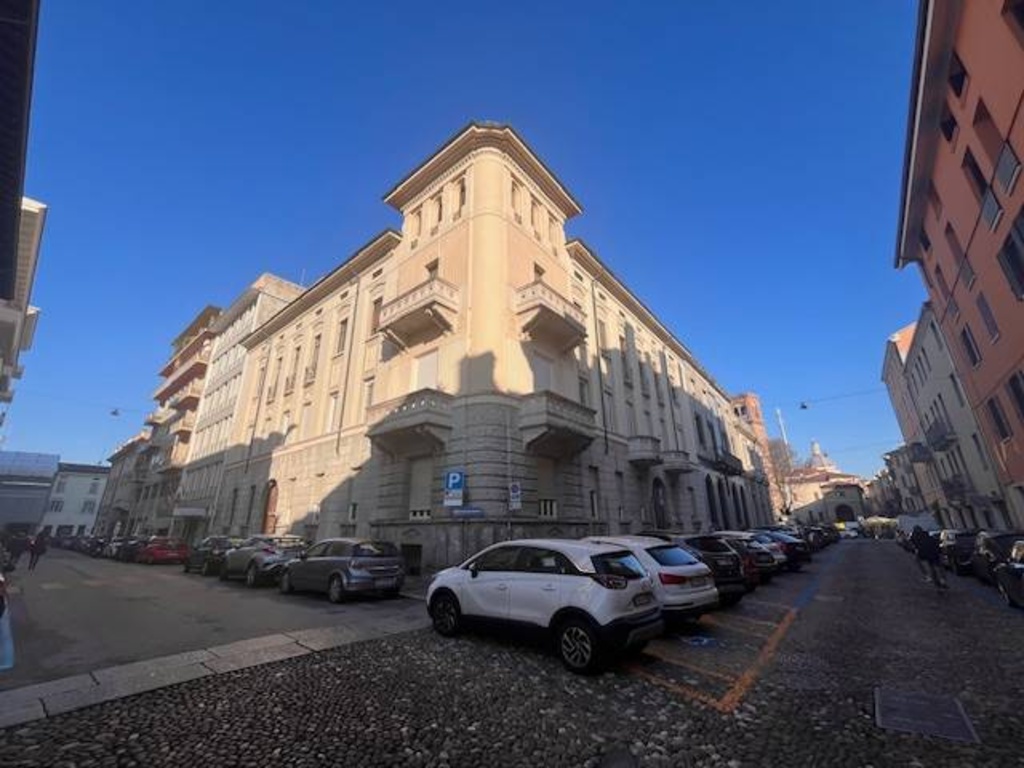 Monolocale a Mantova, 1 bagno, arredato, 40 m², ascensore in vendita
